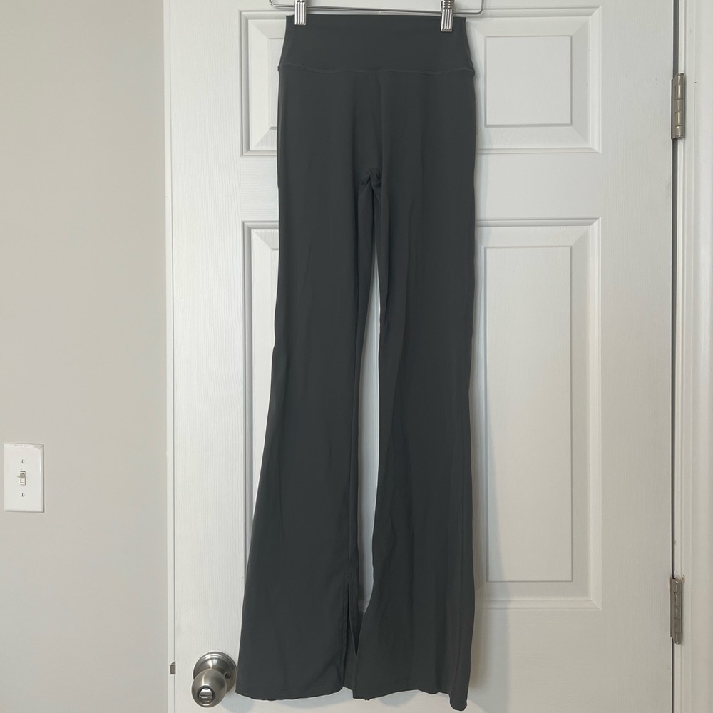 High-Waist Gray Butt Scrunch Flare Leggings